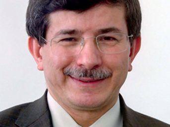 Dışişleri Bakanı Prof. Dr. Ahmet Davutoğlu: 1959 Konya. Boğaziçi Üniversitesi Ekonomi ve Siyaset Bilimi bölümlerinden mezun oldu. Halen Beykent Üniversitesi'nde Uluslararası İlişkiler Bölümü başkanlığını yürütüyor.