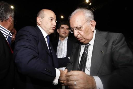 Demokrat Parti bugün yeni liderini seçiyor. Son Başkan Süleyman Soylu'nun karşısında Hüsamettin Cindoruk ve Mehmet Ali Bayar var. Cindoruk'u Demirel, Soylu'yu Çiller destekliyor