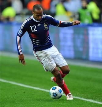 Kanatta oynadı, ama Serie A'nın Henry'ye göre olmayan katı defans anlayışı ve disiplinli savunma kurgusu onu maçlarda etkisiz kıldı.
Henry 18 karşılaşmada sadece üç gol atabildi.