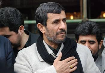 İran Cumhurbaşkanı Ahmedinecad'ın gündeminde de, "uranyum takas planından" bile önemli konu bu. Ahmedinecad kanlı baskını, Türkiye'nin tavrını ve Başbakan Erdoğan'ın tutumunu şöyle değerlendirdi: "Siyonistler bu sefer insanların tepkilerini engelleyemedi. Bütün dünya bu sefer sesini yükseltti. Ben bu yolda şehit olanlara Allah'tan rahmet diliyorum ve onları kutluyorum. İsrail tarihin en vahşi cinayetlerinden birini işledi. Onlar ki gerçekten Gazze ablukasını delmek istediler ve başarılı oldular. Onların yolu devam edecek. İsrail'in ise Türk milleti ve devletinden çok ciddi özür dilemesi gerekiyor. Ve bu cinayette etkisi olanların hepsinin mahkemeye verilmesi gerekiyor. Aynı zamanda Gazze ablukasının da artık kaldırılması gerekiyor. Bizim Gazze'ye her zaman yardımımız oldu ve bundan sonra da olmaya devam edecek."