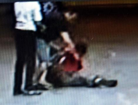 Antalya'da bir benzin istasyonunda tartıştığı pompacıyı evire çevire dövdü. Sivil polis memurunun pompacıyı darp anı benzin istasyonunun güvenlik kamaralarınca kaydedildi.
