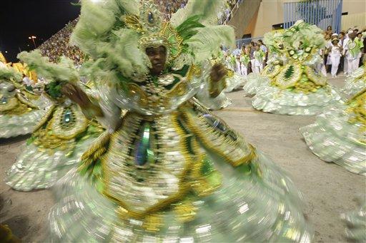 Karnavallar ülkesi Brezilya'nın en meşhur ve dünya çapında ünlü karnavalı Rio'da birbirinden renkli görüntüler ve büyük coşku yaşanıyor.