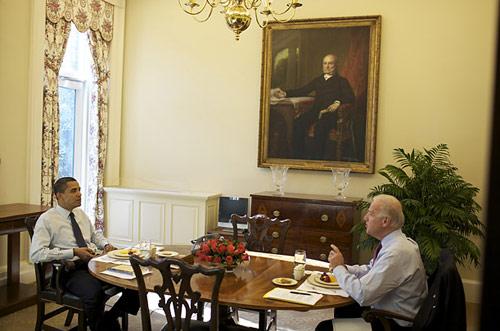 Barack Obama başkan yardımcısı Joe Biden'le öğle yemeğinde