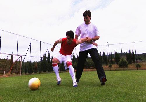 Türk futbolunun yıldızları Ertuğrul Sağlam, Emre Belözoğlu ve Nihat Kahveci bir program için aynı sahada buluştu.