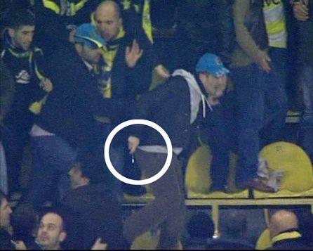 F.Bahçe, Sivasspor ile yaptıkları maçta, tribünde çıkan kavgada iki kişiyi bıçaklayan şahsın, güvenlik kameraları fotoğraflarını yayınladı. Kulüpten şok bir açıklama daha geldi.