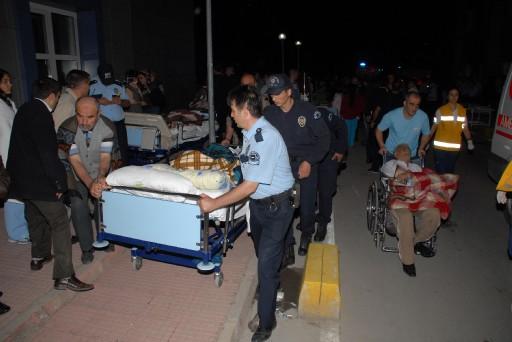 Bursa Yıldırım Merkez İlçesi'nde Şevket Yılmaz Devlet Hastanesinde yangın çıktı. 1'i çocuk 39 hastanın başka hastanelere sevk edildiği yangın sonucu 3'ü kadın 8 kişi hayatını kaybetti.
