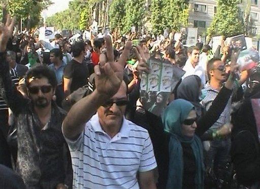 İran'da seçim sonrası sonuçları kabullenmeyen muhalifler sokaklara dökülürken, Fransa, Belçika, Almanya, Ukrayna ve Türkiye gibi ülkelerde eylemciler onlara destek verdi.