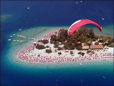 MUĞLA ---

 12 Haziran Milletvekili genel seçimleri için aday belirleme çalışmasının ilk aşaması olan temayül yoklaması için AK Parti Muğla teşkilatı sandık başına gitti.

İLK 10 SIRAYI ALAN ADAYLAR

AK Parti Muğla temayül yoklamasında Mestan Yayman 1179 oy, Ali Boğa 1073 oy, Mustafa Er 886 oy, Hayati Nizamoğlu 850 oy, Yeşim Avcı 827 oy, Muhsin Eryılmaz 813 oy, Bekir Tavas 735 oy, Bilal Demir 616 oy, Yelda Erol Gökcan 532 oy ve O. Seyfi Terzibaşıoğlu 483 oy aldı.