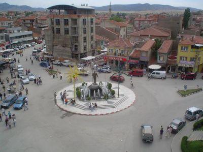 AFYON ---
AK Parti Afyonkarahisar İl Başkanlığı tarafından milletvekili aday adayları arasında yapılan temayül yoklamasında en yüksek oyu Halil Ürün aldı.
Temayül yoklamasına giren aday adaylarının isimleri ile aldıkları oylar şu şekilde sıralandı:
Halil Ürün 1430, Ali Özkaya 1023, Fatma Mercan 862, Semai Kaya 786, Şükrü Ersoylu 734, Fatih Beder 689, Mustafa Tarlacı 631, Abdülkadir Yılmaz 610, Rahmi Arıkan 531, Hakkı Sezen 465, Mustafa Açıkgözoğlu 423, Aysun Zemheri 390, Derya Taşkın 387, Hasan Arslan 362, Hava Polat Şeker 337, Seda Aydemir 302, Hayati Karyağdı 291, Ahmet Yıldırım 290, Meral Bulut 238, Leyla Çetin 233, Vedat Kokkokoğlu 142, Mustafa Kaklıkkaya 93, Ömer Doğanlı 79