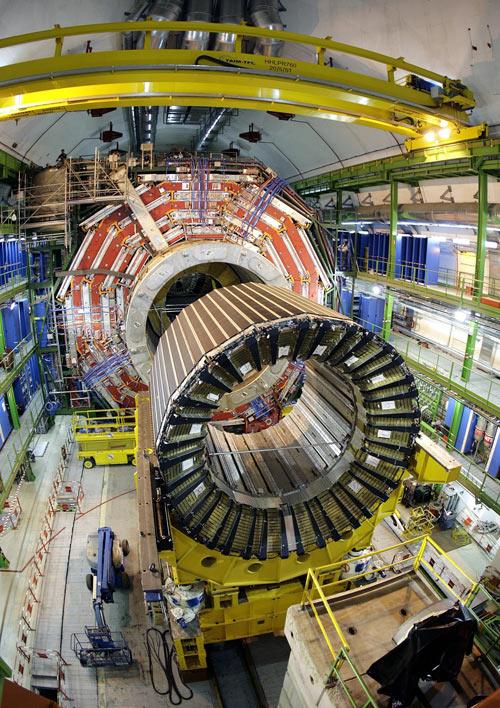 CERN deneyinden ilk fotoğraflar ve düğmeye basıldığı anlar
