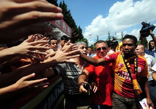 Galatasaray, Keita'yı renklerine bağladı. Galatasaray, dün İstanbul'a getirdiği Abdul Kader Keita ile üç yıllık sözleşme imzaladı.