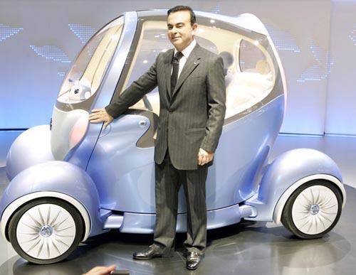 Pivo 2 Nissanın yeni konsept tasarımı görünüşüyle herkesin ilgisini çekiyor. Sürücüsüyle konuşabilen Pivo 2 tek şarjda 125 km gidebiliyor ve evdeki prizlerde şarj edilebiliyor.