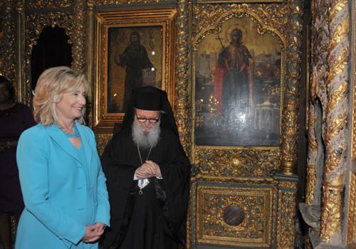 Çeşitli temaslarda bulunmak üzere İstanbul'a gelen ABD Dışişleri Bakanı Hillary Clinton, Fener Rum Patriği Bartholomeos'u ziyaret etti.