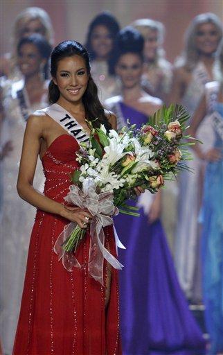 Venezuela güzeli Stefania Fernandez, 2009 Kainat Güzeli seçildi.