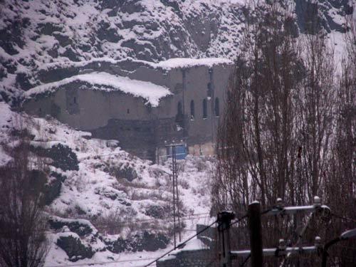 Romanlara, şiirlere, filmlere konu alan ve Orhan Pamuk ile Nobel'le taçlanan Kars'ın meşhur kar manzalarından bir demet. Fotoğraflar: Bünyamin Yılmaz - Yaşar İliksiz