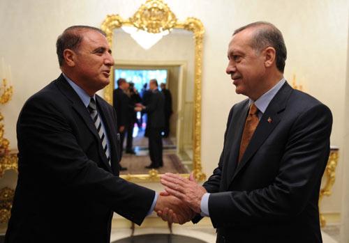 BASBAKAN ERDOGAN, BASBAKANLIK RESMI KONUTU'NDA BASIN YAYIN KURULUSLARININ SAHIPLERI VE GENEL YAYIN YONETMENLERIYLE BIR ARAYA GELDI. TOPLANTIYA CINER MEDYA GRUP BASKANI KENAN TEKDAL DA KATILDI.