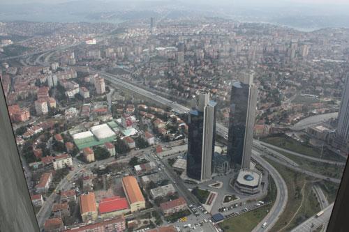 Sabancı Kuleleri ve fonda Fatih Sultan Mehmet köprüsü...