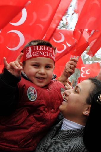 29 Mart seçiminin, hükümete dur demek için milletin önünde tarihi bir fırsat olduğunu söyleyen MHP lideri Devlet Bahçeli, 30 Mart sonrası hayırlı gelişmeler olacak" dedi.