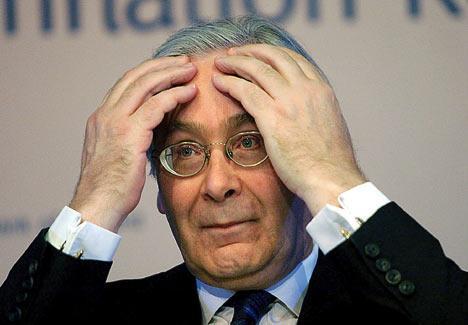 MERVYN A. KING
İngiltere Merkez Bankası Başkanı
Yıllık maaşı: 473 bin 871 dolar
Ülkenin dünya GSYİHsındaki oranı: Yüzde 3.07