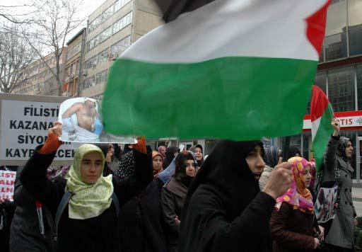 İsrail'in Gazze'ye yönelik acımasız saldırıları Türkiye'nin pek çok kentinde ve Orta Doğu'da protesto edildi. Protestolardan kareler...