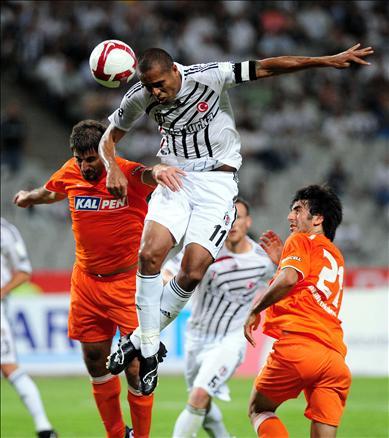 2009-2010 Sezonu perdesini açtı. Şampiyon Beşiktaş, açılış maçında İstanbul Belediyespor'la öne geçtiği maçta 1-1 berabere kaldı...