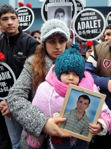 Zeytinburnu Davutpaşa'daki bir iş merkezinde, 31 Ocak 2008'de meydana gelen patlamada hayatını kaybeden 21 kişi anıldı.