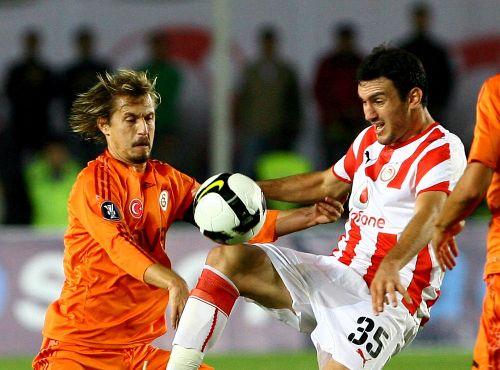 Galatasaraylı taraftarlar ilk yarıda atılan golden sonra coştu.