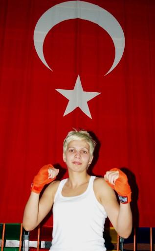 Anne ve babasının kreş yerine spor salonunda büyüttüğü Seda Duygu Aygün, küçük yaşta sporla tanışarak, Kick Boks'ta 3 dünya ve 1 Avrupa şampiyonluğu kazandı.