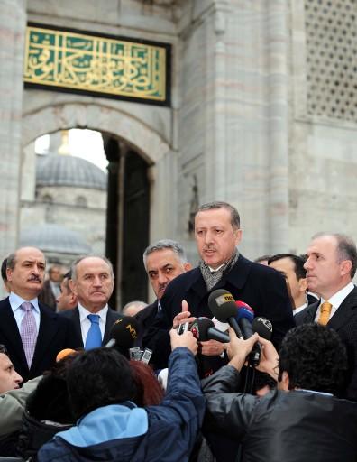 Erdoğan, bayram namazını Sultanahmet Camisi'nde kıldı.