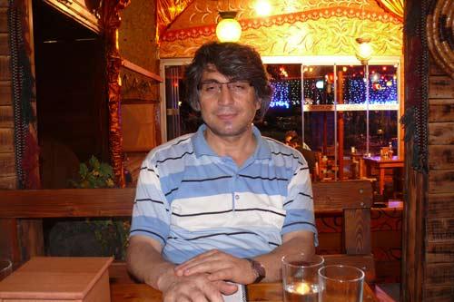 Ne yardan ne serden geçen Yaşar İliksiz gece saat 00.00 sularında yarın sabah saat 4.30'da kalkıp işe nasıl geleceğinin hesabını yaparken suratı böyleydi...