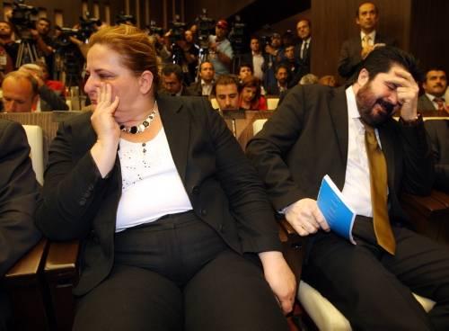 CHP Genel Başkanı Baykal, partisinin genel merkezinde yaptığı basın toplantısı ile genel başkanlıktan istifa ettiğini açıklamıştı. CHP Merkez Yönetim Kurulu üyesi Savcı Sayan ve CHP İstanbul Milletvekili Bihlun Tamaylıgil gözyaşlarına hakim olamamıştı.