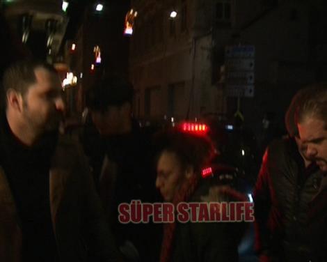 D&uuml;n gece evinde &ouml;l&uuml; bulunan &uuml;nl&uuml; sunucu Defne Joy Foster, &ouml;l&uuml;m&uuml;nden 3 saat &ouml;nce Star Tv S&uuml;per Starlife ekibi tarafından g&ouml;r&uuml;nt&uuml;lendi.