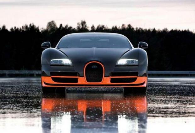 1. sırada, yani dünyanın en pahalı arabası ünvanını elinde tutan araç ise Bugatti Veyron Supersport.