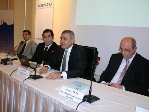 Gaziantep Kent Konseyi’nin Dönem Başkanlığı’nı yürüttüğü, Türkiye Kent Konseyleri Birliği toplantısı, 24 Kent Konseyi Genel Sekreteri’nin katılımı ile Marmara Belediyeler Birliği’nin Eminönü’nde bulunan merkez binasında yapıldı. Marmara Belediyeler Birliği Genel Sekreteri Doç. Dr. Recep Bozlağan, “Bütün iç sıkıntılarına rağmen kent konseylerini destekliyorum. Bazı belediye başkanlarının, Kent Konseylerinden çekindiklerini görüyorum. Kent Konseylerinden korkmamıza gerek yok” dedi.