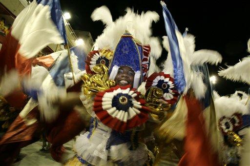 Karnavallar ülkesi Brezilya'nın en meşhur ve dünya çapında ünlü karnavalı Rio'da birbirinden renkli görüntüler ve büyük coşku yaşanıyor.