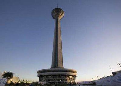 Dünyanın en yüksek 4'üncü kulesi İran'da hizmete açıldı. İnşaasına 11 yıl önce başlanan Tahran'daki kuleye 194 milyon dolar harcandı. Boyu 435 metre.