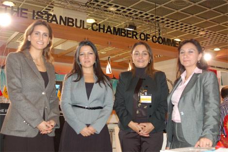 İstanbul Ticaret Odası'nın fuar ekibi (Soldan sağa) Begüm Ece, Hülya Torlak, Makbule Demirkan, Şehbal Talu.