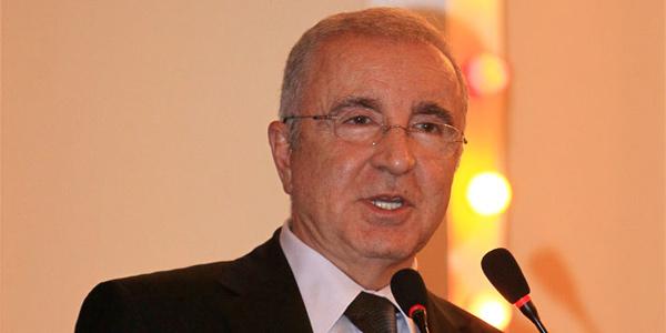 Galatasaray Başkanı Ünal Aysalın, önceki gece 32. Gün programında söylediği Galatasarayın 25 milyon taraftarının hemen hemen 20 milyonunun AK Partiye oy verdiğini tahmin ediyorum sözleri düne damgasını vurdu. O sözlere yanıt anket verileri ile geldi.