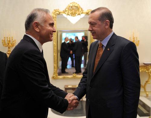 BASBAKAN ERDOGAN, BASBAKANLIK RESMI KONUTU'NDA BASIN YAYIN KURULUSLARININ SAHIPLERI VE GENEL YAYIN YONETMENLERIYLE BIR ARAYA GELDI.