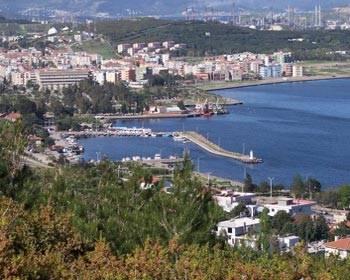 Aliağa, İzmirin üretim ve aktarım noktası olarak tanımlanmış. Endüstriyel üretim, enerji ve yük limanı işlevleri gelişecek sektörler olarak belirlenirken yatırım alanları olarak liman, teknik altyapı, organize sanayi bölgesi (OBS), uzmanlaşmış eğitim, tekne-yat-gemi imalat alanı ve sergiler-fuarlar ön plana çıkartıldı.
