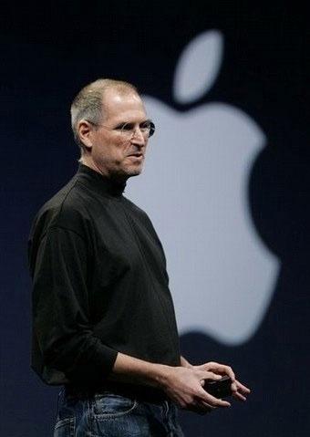 Apple artık büyük bir şirketti ve şirketi kendisiyle yönetebilecek yetenekli olduğuna inandığı John Scully'i (O zaman Pepsi-Colanın CEOsu) Ömrünün sonuna kadar sadece şekerli su mu satmak istiyorsun yoksa dünyayı değiştirmek mi istiyorsun? sözleriyle ikna ederek Appleın yeni CEOsu haline getirdi.