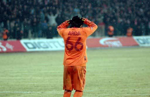 Sivasspor ile Galatasaray arasında oynanan Türkiye Kupası çeyrek final rövanş maçında tur atlayan takımı penaltı atışları belirledi.