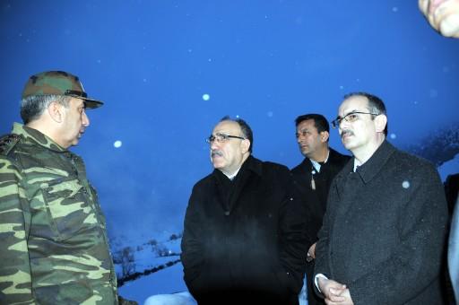 BBP lideri Yazıcıoğlu'nu taşırken düşen hekikoptere ulaşma çabaları aralıksız sürüyor. Helikopter için adeta bir ordu seferber edildi...
