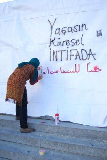 Gazze karanlıkta, Boğaziçi ayakta!