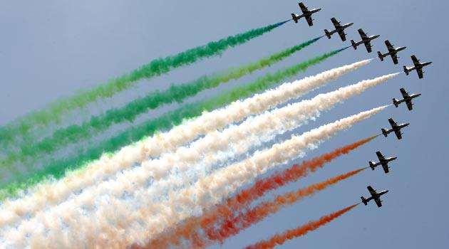 Türk Hava Kuvvetleri'nin 100. yılı nedeniyle 20 ülkeden 99 uçağın yer aldığı İzmir'deki hava gösterisine 32 yıl aradan sonra İranlı bir askeri yetkili de davet edildi.