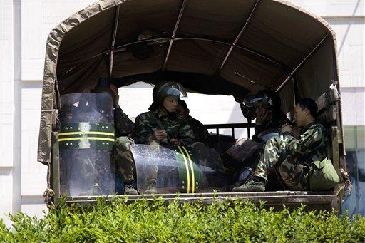 Çin Halk Cumhuriyeti kaynakları alev alev yanan ve yüzlerce Uygur Türk'ünün öldüğü olaylarla ilgili olarak dünyaya sadece bu görüntüler sundu.