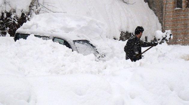 Yerdeki kar miktarını 2 metre 20 santim olarak belirleyen Bitlis Meteoroloji Müdürlüğü bu sezon yağan toplam kar kalınlığını ise hazırladığı resmi belgede 6 metre 40 santim olarak ölçtü.