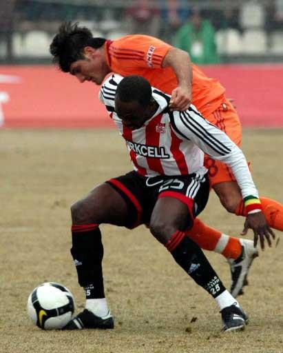 Sivasspor ile Galatasaray arasında oynanan Türkiye Kupası çeyrek final rövanş maçında tur atlayan takımı penaltı atışları belirledi.
