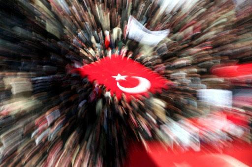 Helikopter kazası sonucu hayatını kaybeden BPP lideri Muhsin Yazıcıoğlu'nu milyonlar uğurladı. Devletin tam kadro olduğu törende izdiham vardı.
