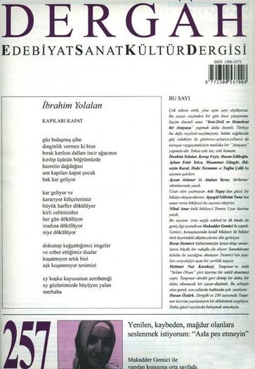 <p><span style="color:#0000ff"><strong>Dergâh Temmuz</strong></span><br />
<br />
Mustafa Kutlu yönetiminde yayın hayatına istikrarlı bir şekilde devam eden Dergâh dergisi, 257. sayısında da nitelikli çalışmalara ev sahipliği yapıyor.<br />
<br />
Çok tekrar ettik, yine aynı şeyi söylüyoruz. Bu yazıyı seçimden bir gün önce yazıyorum. Seçim önemli ama “Yeni-Sivil ve Demokrat bir Anayasa” yapmak daha önemli. Türkiye bu defa da seçileni-seçilmeyeni, bütün sağduyulu güç odakları ile günlerce-aylarca-yıllarca da tartışsa vazgeçmeksizin mutlaka bir “Anayasa” yapmalı-dır. Yoksa eski tas eski hamam.<br />
<br />
İbrahim Yolalan, Koray Feyiz, Hasan Ediboğlu, Ayhan Emir Yolcu, Muammer Güngör, Hüseyin Kural, Hıdır Toraman ve Tuğba Çelik bu sayının şairleri. Aysun Aslaner ile Atakan Yavuz “derkenar” sütunlarında yazdı. Uzun süre yazmayan Aslı Togay’dan güzel bir hikâye okuyacaksınız. Ayşegül Gülsüm Tuna’nın umut veren hikâyesi bu sayının sürprizi. Nihal Anar ünlü hikâyeci Tomris Uyar üzerine yazdı. Bu sayının “orta sayfa sohbeti’ni ilk kitabı ile geniş ilgi uyandıran Mukadder Gemici ile yaptık. Gemici, konuşmasında kendi hikâyesi ile hikâye türü üzerindeki düşüncelerini dile getiriyor. Berat Demirci kültürümüzün kenar-köşe unsurlarını büyük bir vukufla ele alıyor. Sanatkârane üslubu ile yazdığını okutuyor. Demirci’nin yazıları sosyolojiyi aşan bir yerlilik taşıyor. Mehmet Nuri Karakeçi, Tanpınar’ın ünlü “ Selam Olsun” şiiri üzerine bir tahlil denemesi yaptı. Tanpınar sürekli geri dönüp bir daha, bir daha okunacak bir yazar-düşünür. Bu sebeple olsa gerek, son yıllarda hakkında çok yazılıyor. Hasan Öztürk, Dergâh’ın 250 sayısında Tanpınar üzerine yazılanların bir dökümünü sergiliyor.</p>
